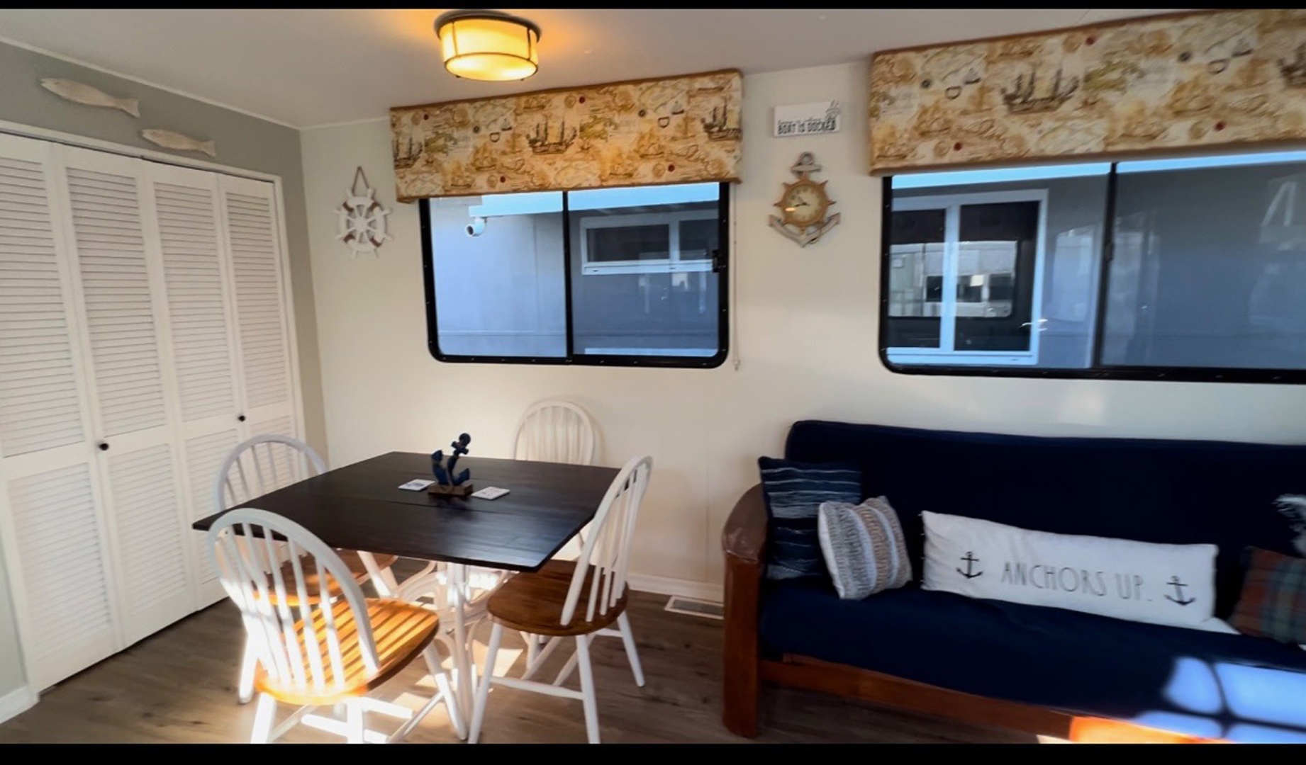 Aqua Chalet-4614 1999-Kingfisher DeLand-Florida-United States-6074994 | Thumbnail