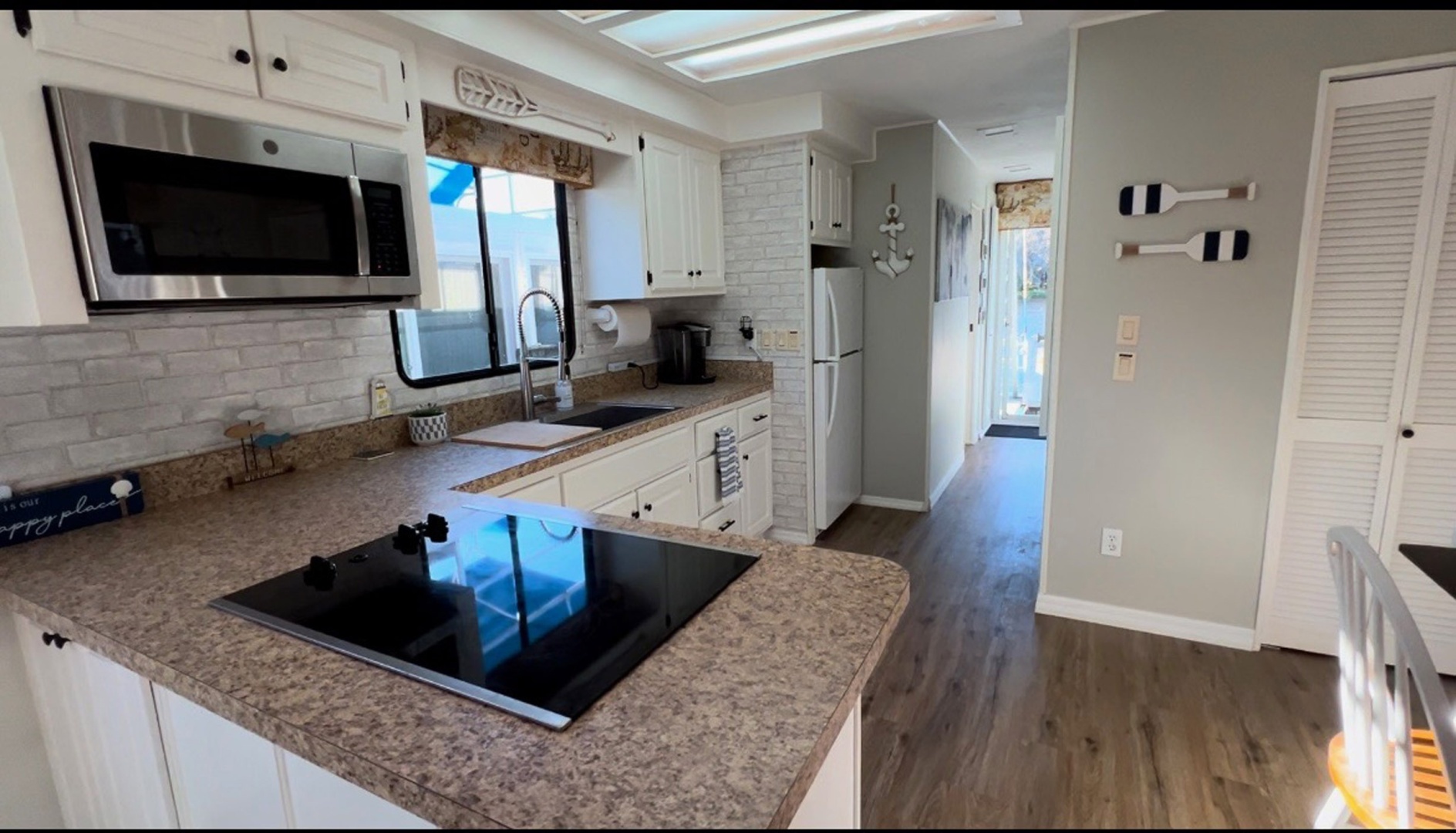 Aqua Chalet-4614 1999-Kingfisher DeLand-Florida-United States-6074992 | Thumbnail