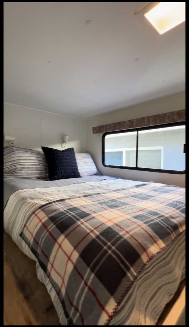 Aqua Chalet-4614 1999-Kingfisher DeLand-Florida-United States-6074999 | Thumbnail