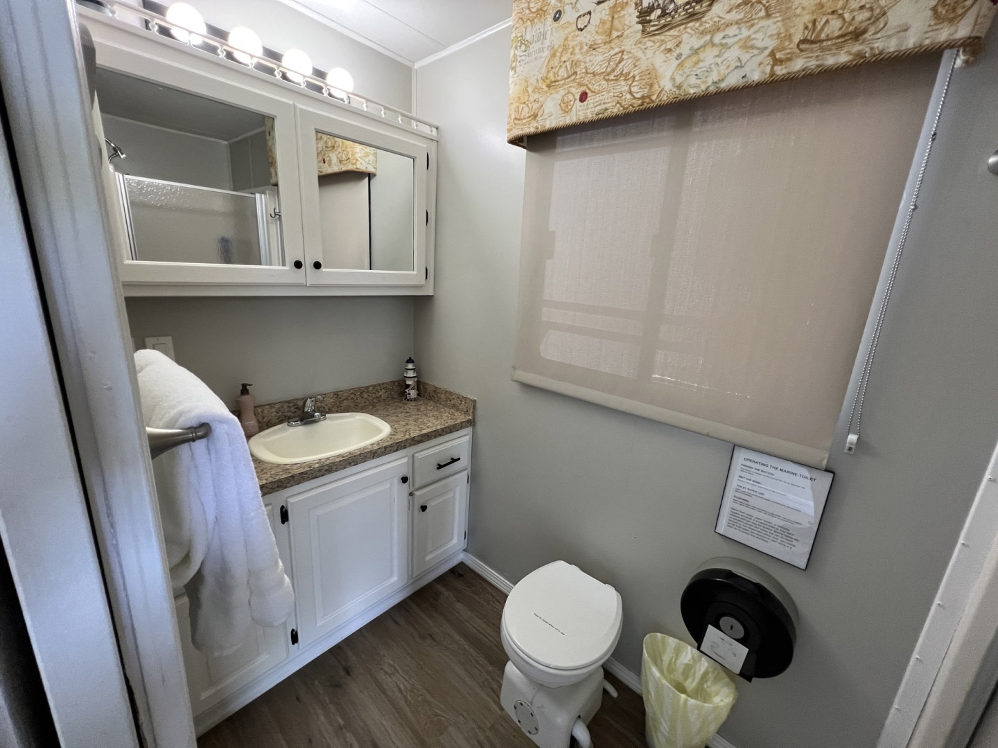 Aqua Chalet-4614 1999-Kingfisher DeLand-Florida-United States-6074996 | Thumbnail