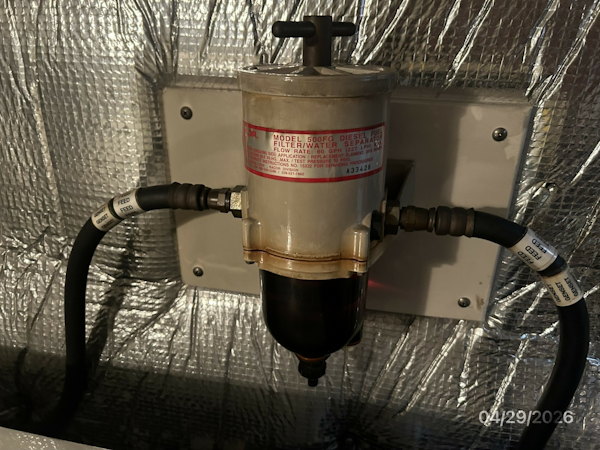 Cruisers Yachts-4450 2000-Bay Dreamer II Guntersville-Alabama-United States-44 Cruisers generator Racor fuel filter-6075634