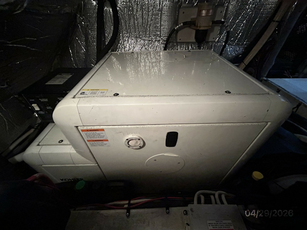 Cruisers Yachts-4450 2000-Bay Dreamer II Guntersville-Alabama-United States-44 Cruisers generator soundbox-6075636