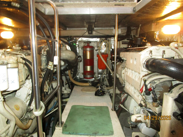 Cruisers Yachts-4450 2000-Bay Dreamer II Guntersville-Alabama-United States-44 Cruisers engine room aft-6075618