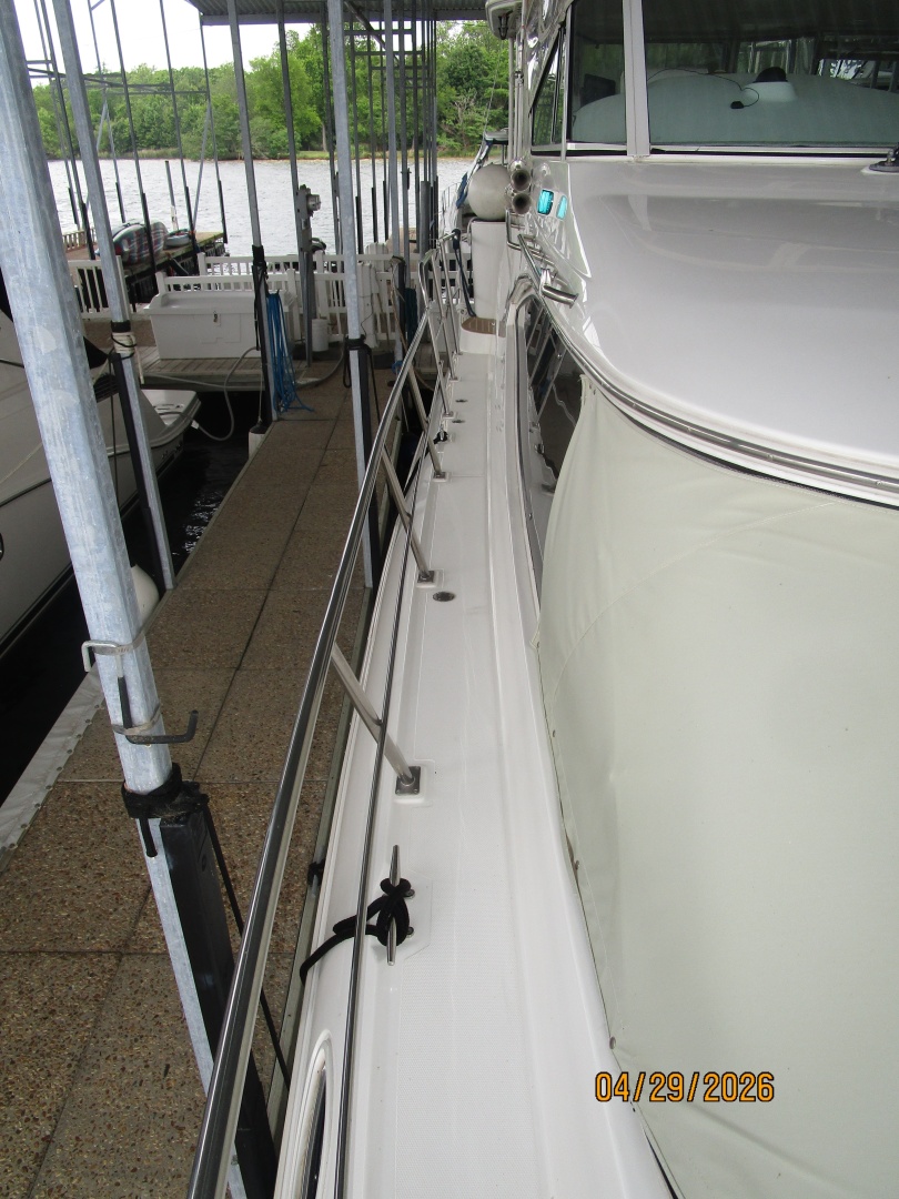 Cruisers Yachts-4450 2000-Bay Dreamer II Guntersville-Alabama-United States-44 Cruisers starboard side deck1-6075668 | Thumbnail