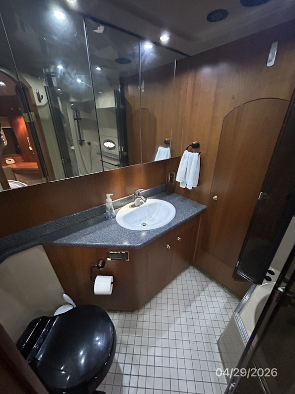 Cruisers Yachts-4450 2000-Bay Dreamer II Guntersville-Alabama-United States-44 Cruisers master stateroom head-6075643