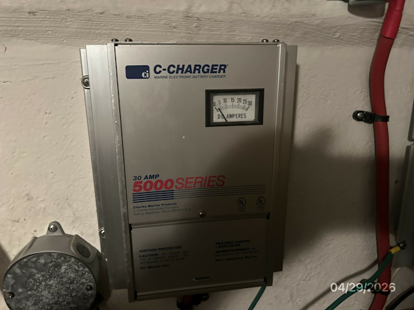 Cruisers Yachts-4450 2000-Bay Dreamer II Guntersville-Alabama-United States-44 Cruisers battery charger2-6075612