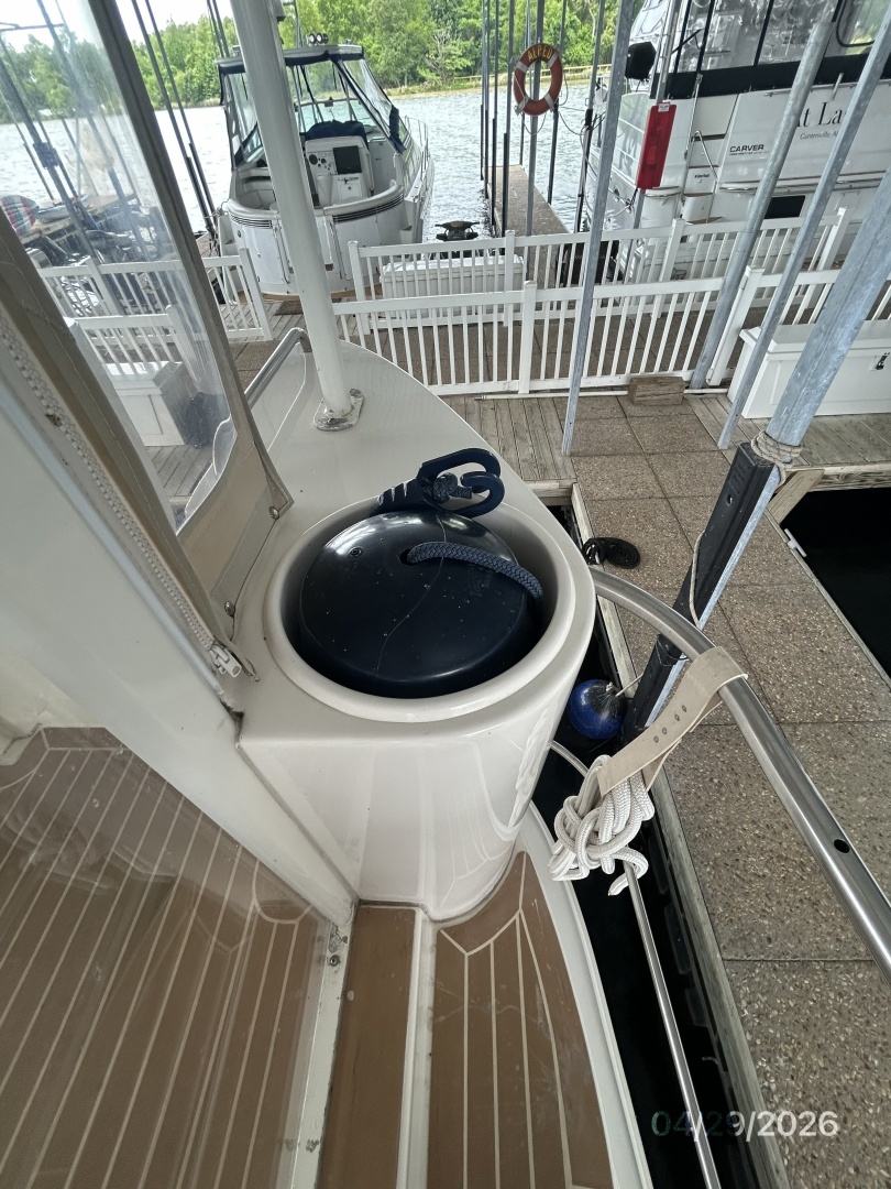 Cruisers Yachts-4450 2000-Bay Dreamer II Guntersville-Alabama-United States-44 Cruisers fender storage-6075621 | Thumbnail
