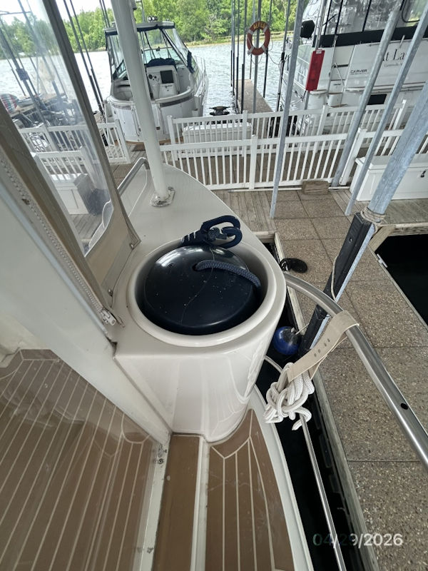 Cruisers Yachts-4450 2000-Bay Dreamer II Guntersville-Alabama-United States-44 Cruisers fender storage-6075621