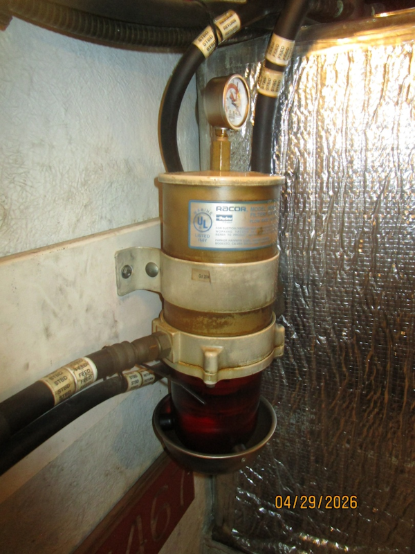Cruisers Yachts-4450 2000-Bay Dreamer II Guntersville-Alabama-United States-44 Cruisers starboard Racor fuel filter-6075666