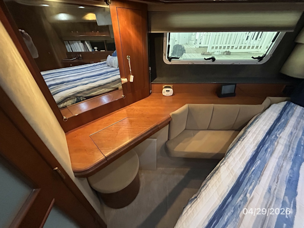 Cruisers Yachts-4450 2000-Bay Dreamer II Guntersville-Alabama-United States-44 Cruisers master stateroom desk-vanity-benchseat-6075641