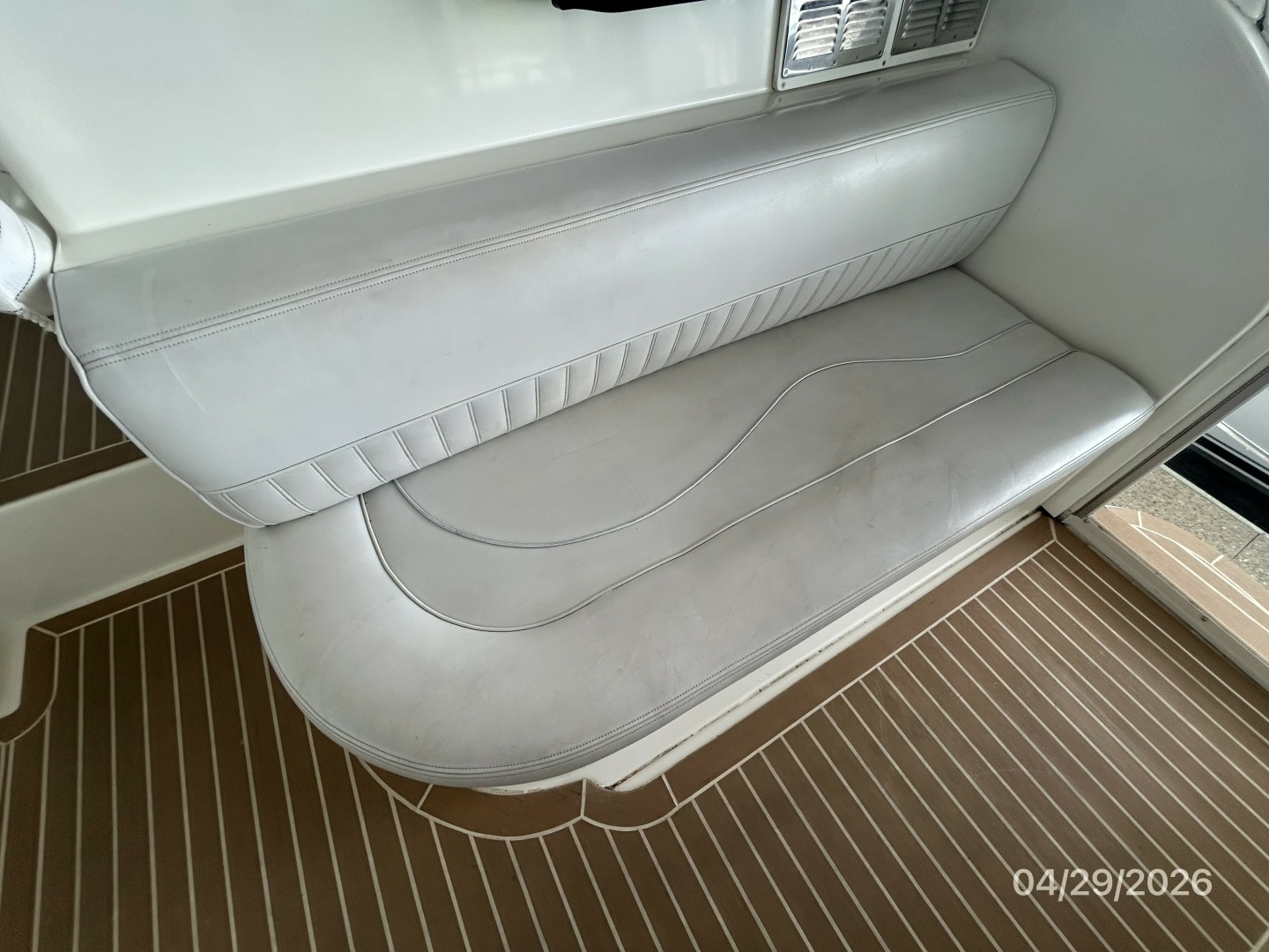 Cruisers Yachts-4450 2000-Bay Dreamer II Guntersville-Alabama-United States-44 Cruisers sundeck forward seating-6075673 | Thumbnail