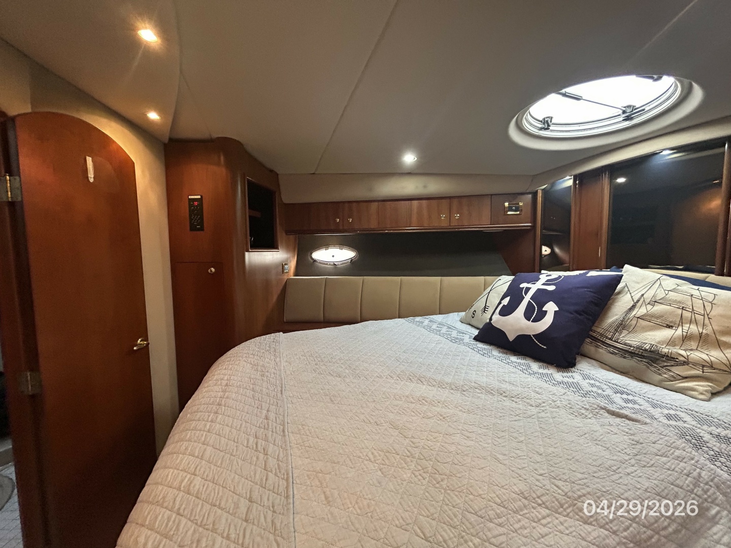 Cruisers Yachts-4450 2000-Bay Dreamer II Guntersville-Alabama-United States-44 Cruisers forward guest stateroom port-6075628 | Thumbnail
