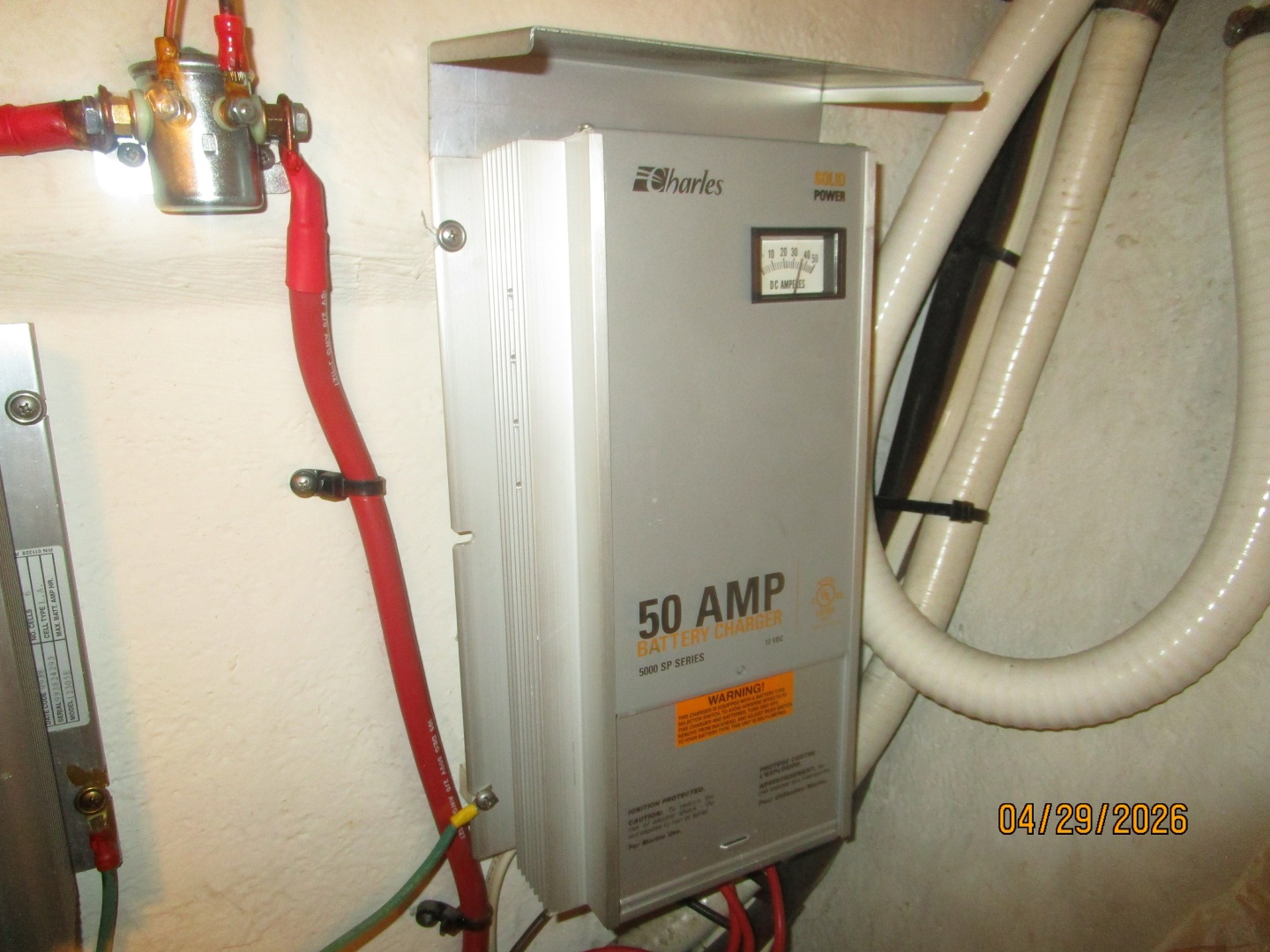 Cruisers Yachts-4450 2000-Bay Dreamer II Guntersville-Alabama-United States-44 Cruisers battery charger1-6075613 | Thumbnail