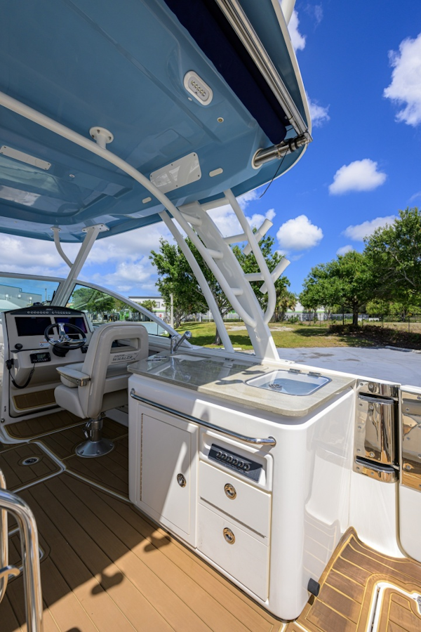 Boston Whaler-32 Vantage 2023-Veronica Stuart-Florida-United States-6075964