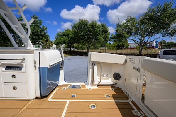 Boston Whaler-32 Vantage 2023-Veronica Stuart-Florida-United States-6075993