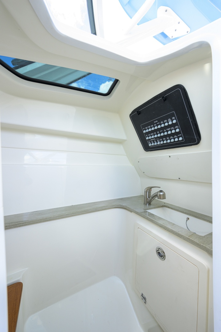 Boston Whaler-32 Vantage 2023-Veronica Stuart-Florida-United States-6075977 | Thumbnail