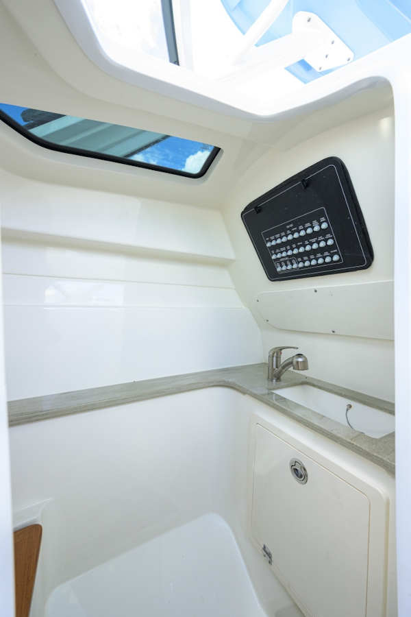 Boston Whaler-32 Vantage 2023-Veronica Stuart-Florida-United States-6075977