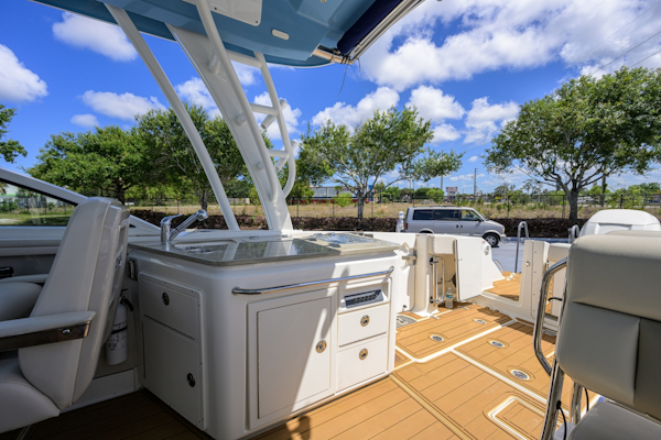 Boston Whaler-32 Vantage 2023-Veronica Stuart-Florida-United States-6075965