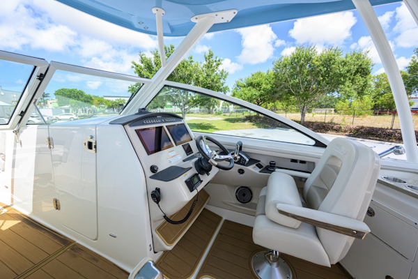 Boston Whaler-32 Vantage 2023-Veronica Stuart-Florida-United States-6075971