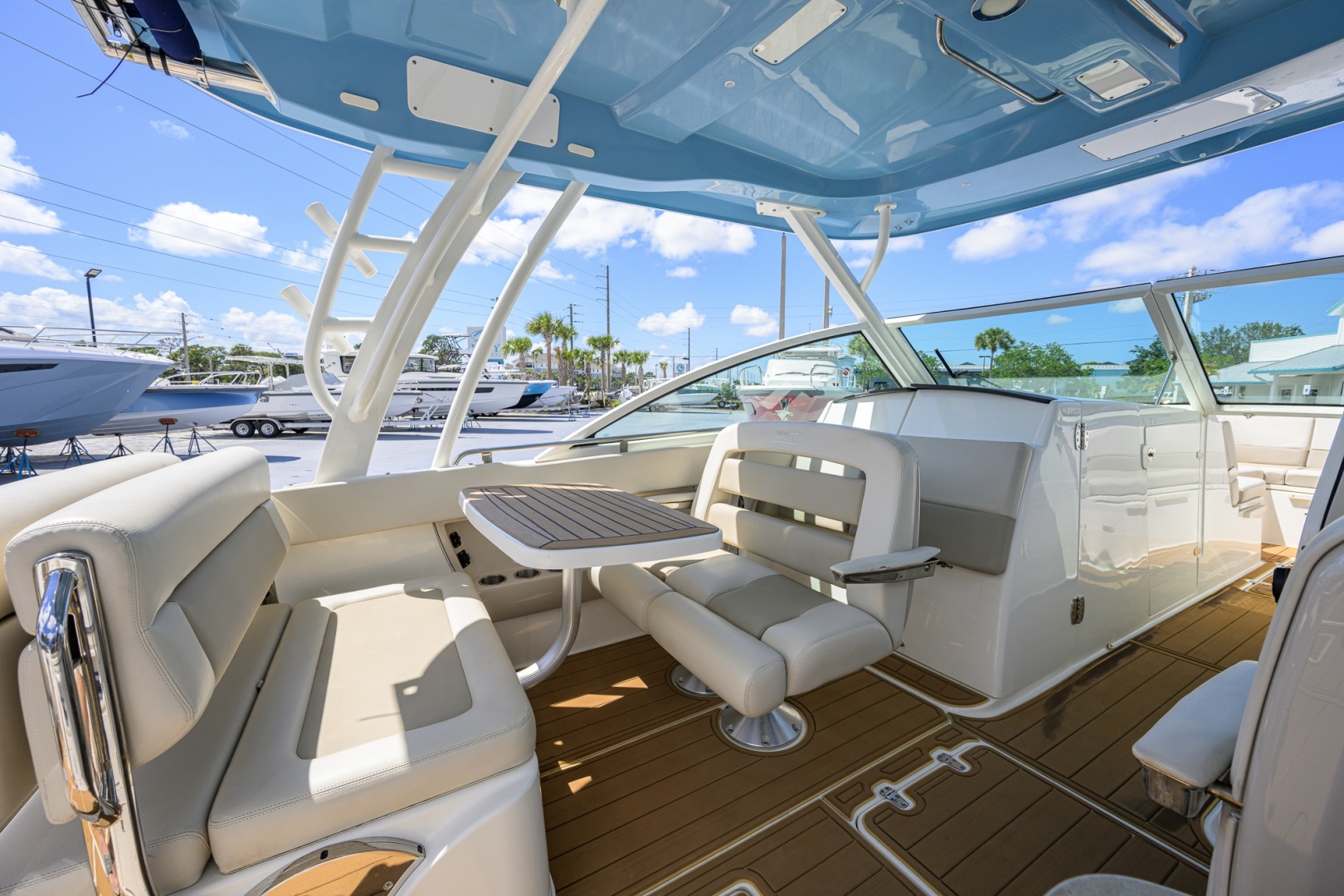 Boston Whaler-32 Vantage 2023-Veronica Stuart-Florida-United States-6075967 | Thumbnail