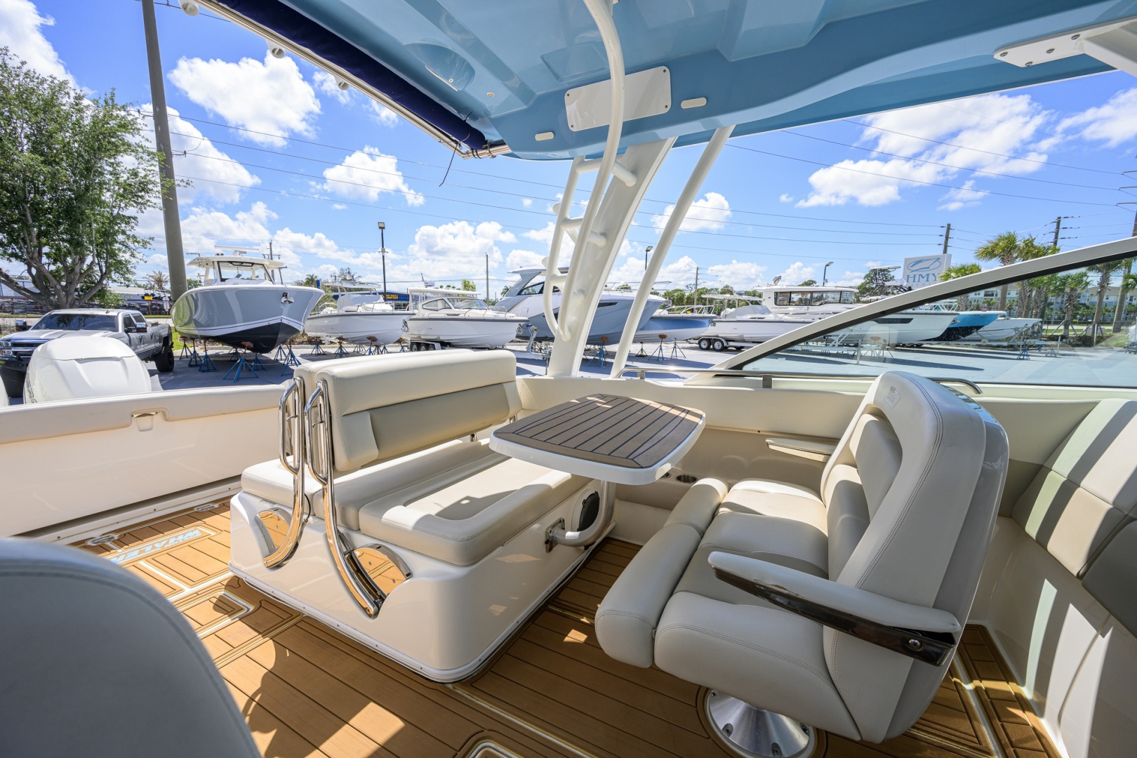 Boston Whaler-32 Vantage 2023-Veronica Stuart-Florida-United States-6075969 | Thumbnail