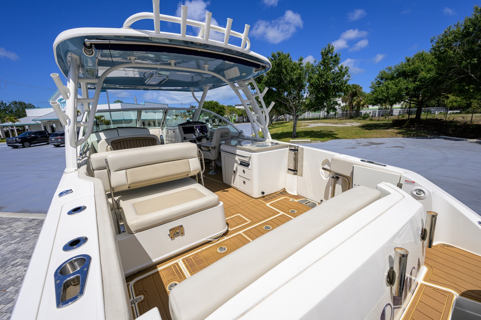 Boston Whaler-32 Vantage 2023-Veronica Stuart-Florida-United States-6075948 | Thumbnail