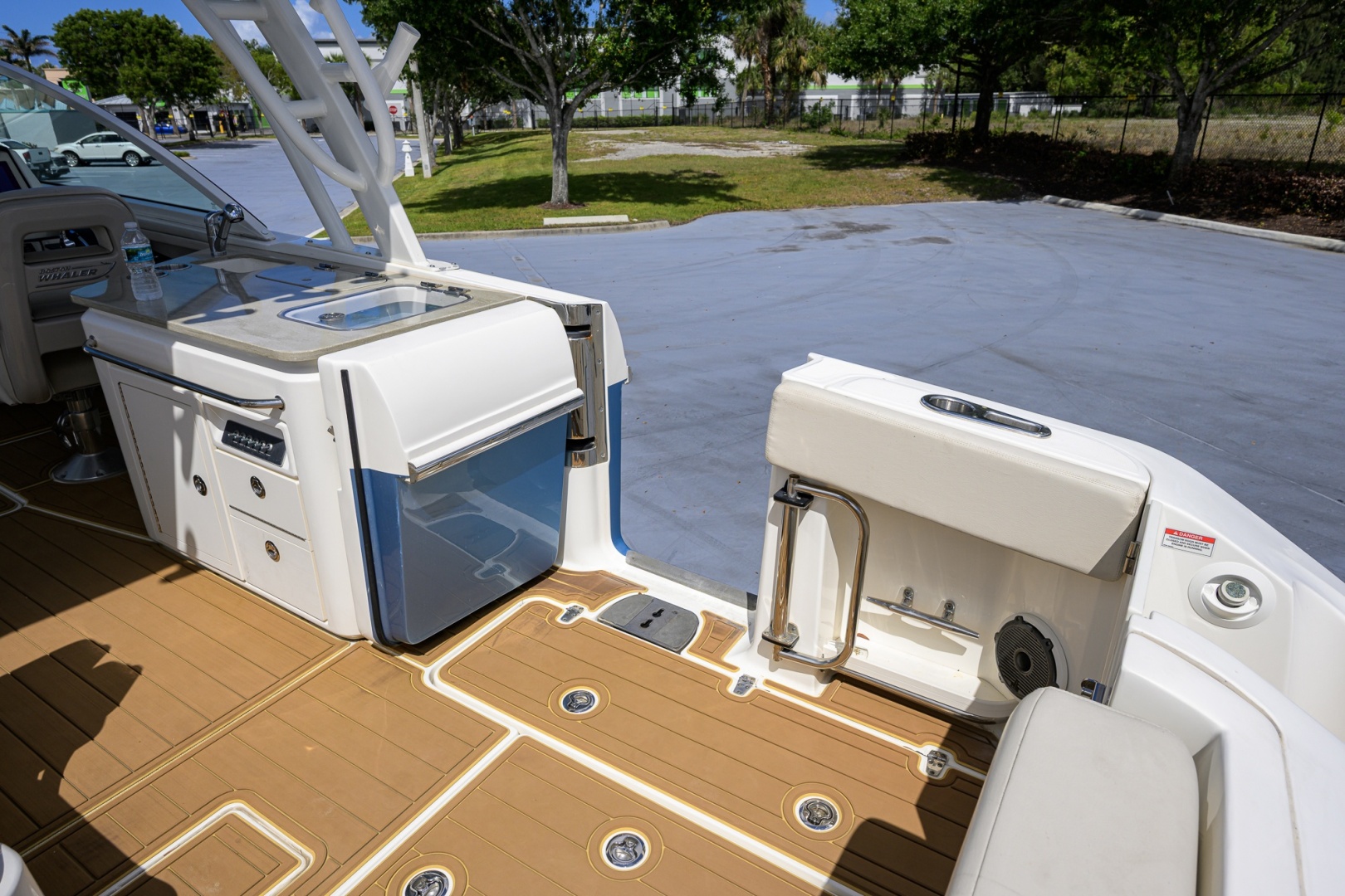 Boston Whaler-32 Vantage 2023-Veronica Stuart-Florida-United States-6075994 | Thumbnail