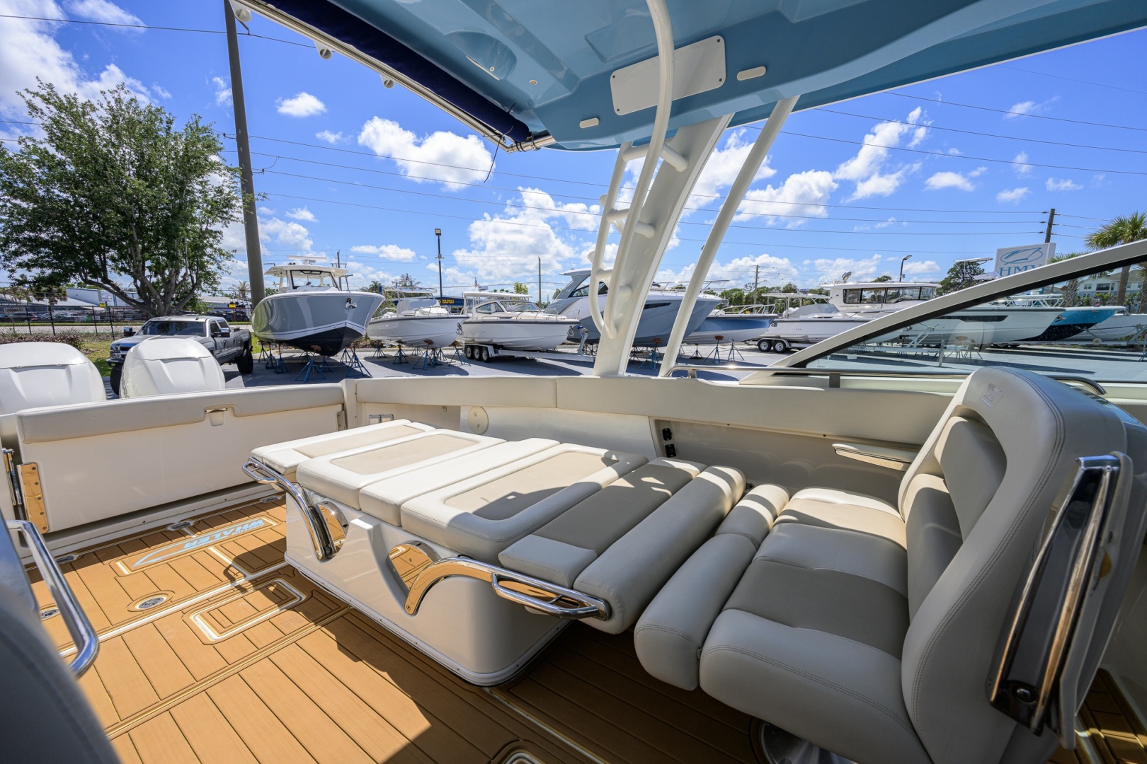 Boston Whaler-32 Vantage 2023-Veronica Stuart-Florida-United States-6075961 | Thumbnail