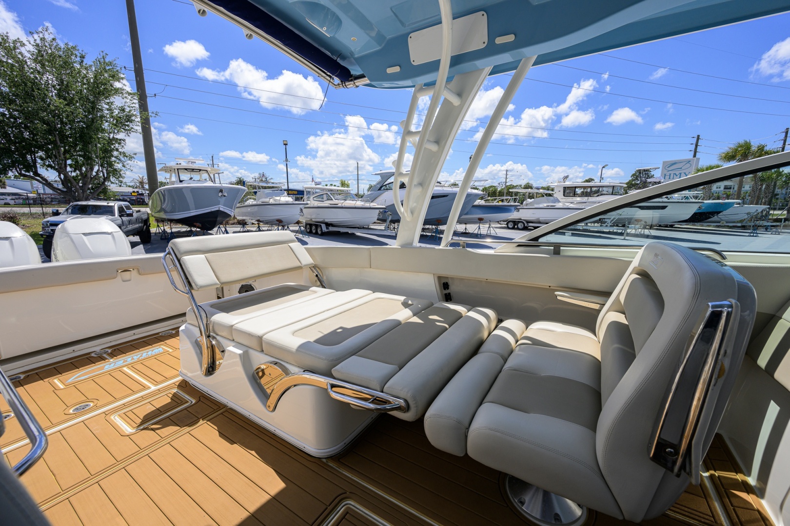 Boston Whaler-32 Vantage 2023-Veronica Stuart-Florida-United States-6075962 | Thumbnail