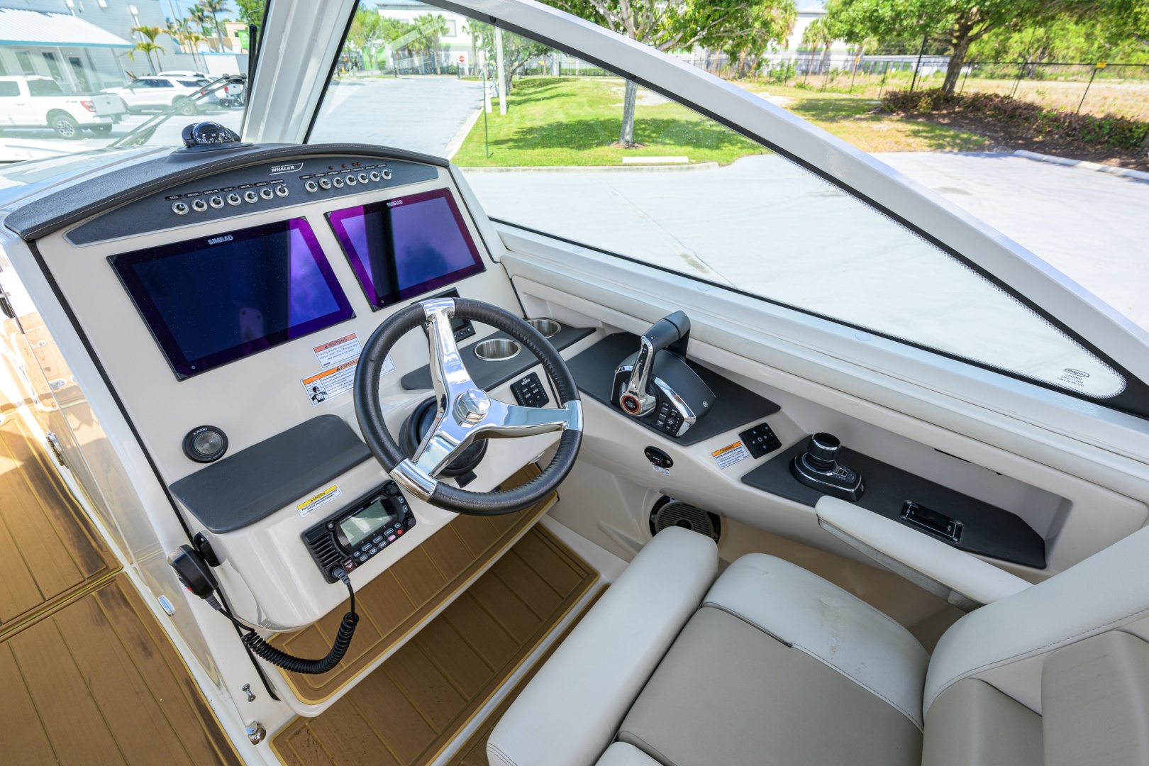 Boston Whaler-32 Vantage 2023-Veronica Stuart-Florida-United States-6075973 | Thumbnail