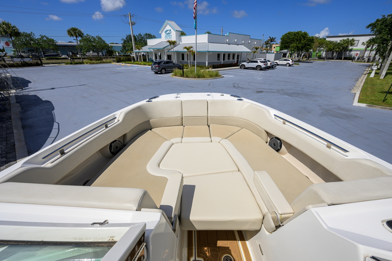 Boston Whaler-32 Vantage 2023-Veronica Stuart-Florida-United States-6075986 | Thumbnail