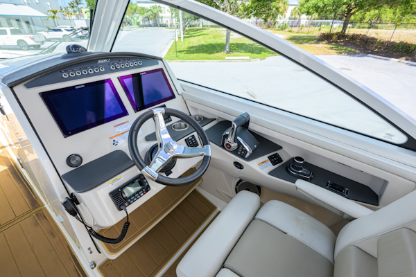 Boston Whaler-32 Vantage 2023-Veronica Stuart-Florida-United States-6075972