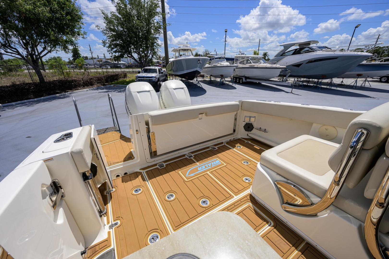 Boston Whaler-32 Vantage 2023-Veronica Stuart-Florida-United States-6075951 | Thumbnail