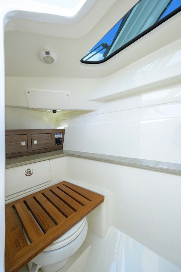 Boston Whaler-32 Vantage 2023-Veronica Stuart-Florida-United States-6075978