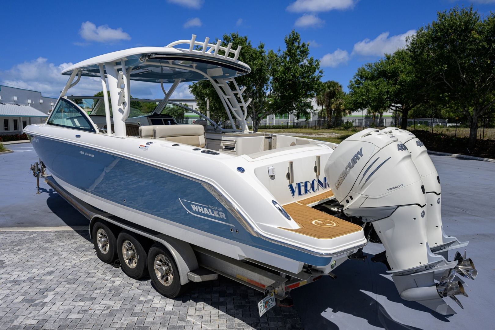Boston Whaler-32 Vantage 2023-Veronica Stuart-Florida-United States-6075934 | Thumbnail