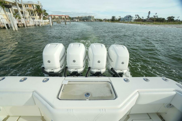 SeaVee-390 2013 -Saint Petersburg-Florida-United States-6075911