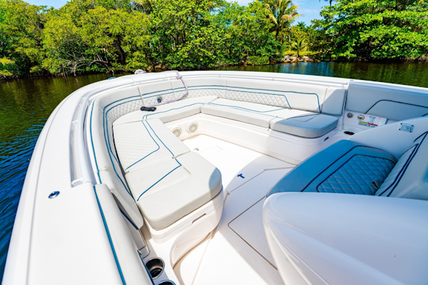 Intrepid-327 2018-T/T Next Chapter Fort Lauderdale-Florida-United States-6076355