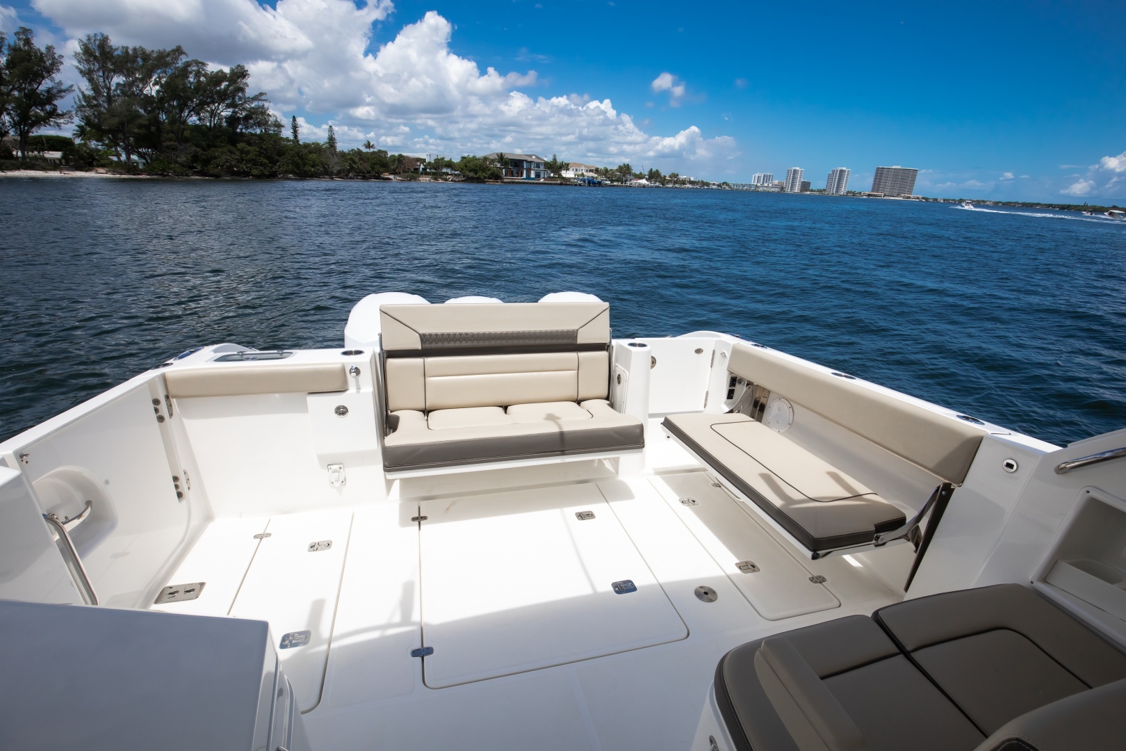 Pursuit-DC 365 2020-Irish Ayes North Palm Beach-Florida-United States-Pursuit 37  Irish Ayes  Cockpit Seating-6076169 | Thumbnail