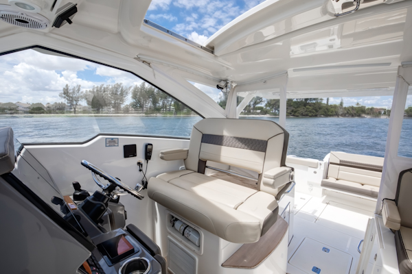 Pursuit-DC 365 2020-Irish Ayes North Palm Beach-Florida-United States-Pursuit 37  Irish Ayes  Helm Deck, Helm Chair-6076168