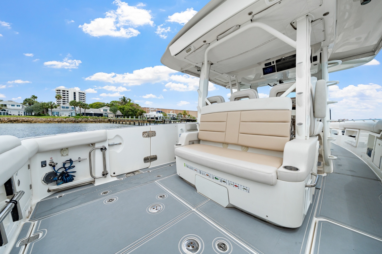 Boston Whaler-380 Outrage 2018-FELLOWSHIP Jupiter-Florida-United States-6076789 | Thumbnail