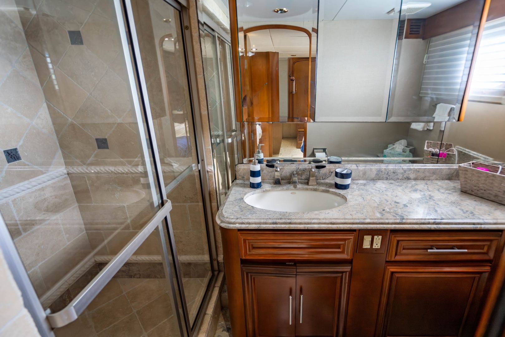 Broward-Raised Pilothouse 2006-IRON LADY Miami Beach-Florida-United States-6081235 | Thumbnail