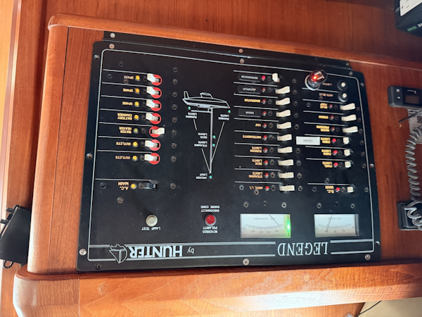 Hunter-37.5 1990-Final Frontier Seattle-Washington-United States-Hunter electrical panel-6078679