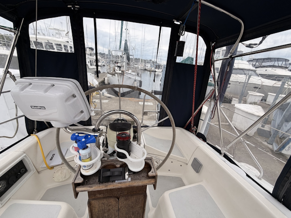 Hunter-37.5 1990-Final Frontier Seattle-Washington-United States-Hunter 37.5 cockpit looking aft-6078670
