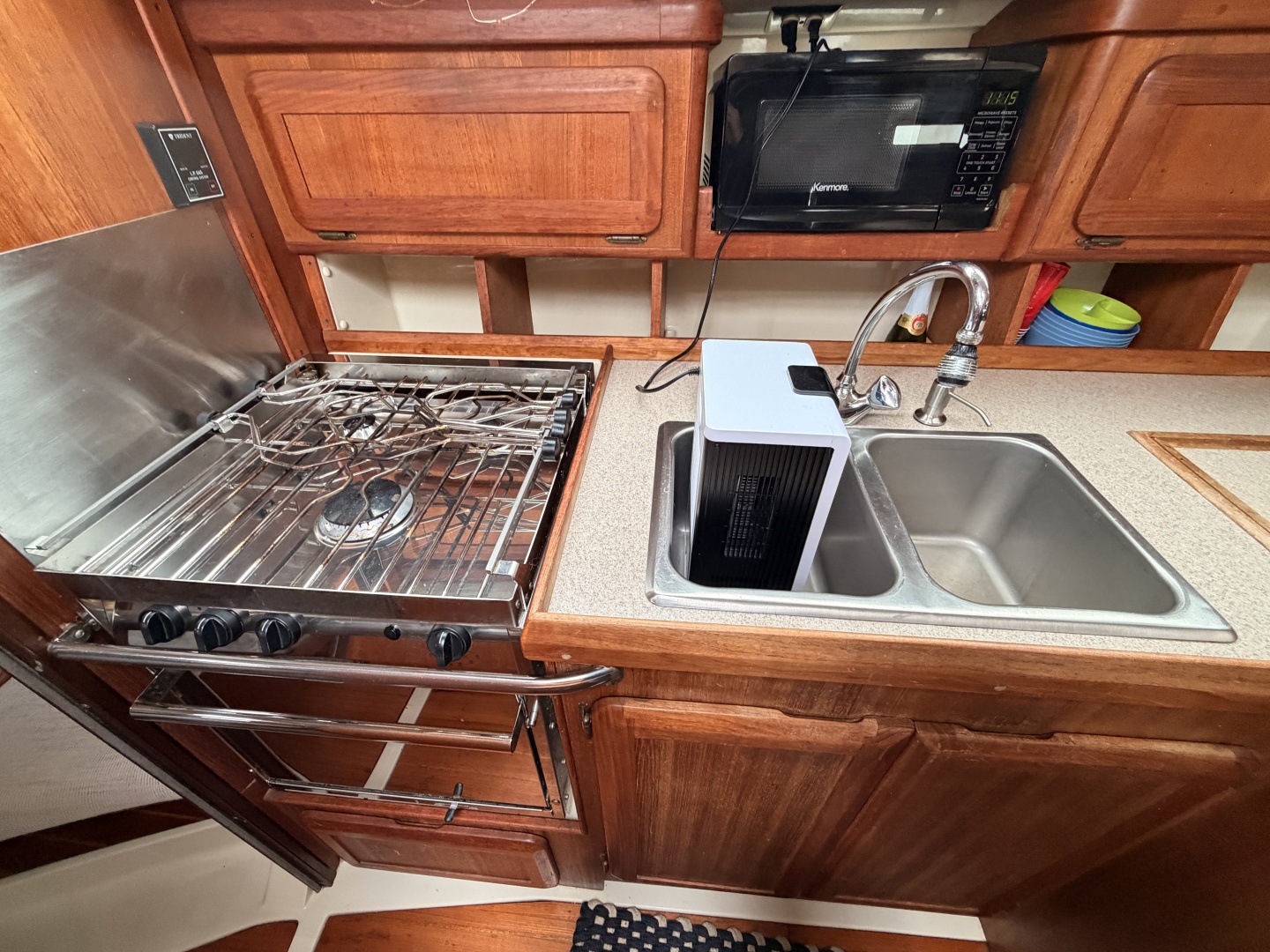 Hunter-37.5 1990-Final Frontier Seattle-Washington-United States-Galley sink and propane stove/oven-6078675 | Thumbnail