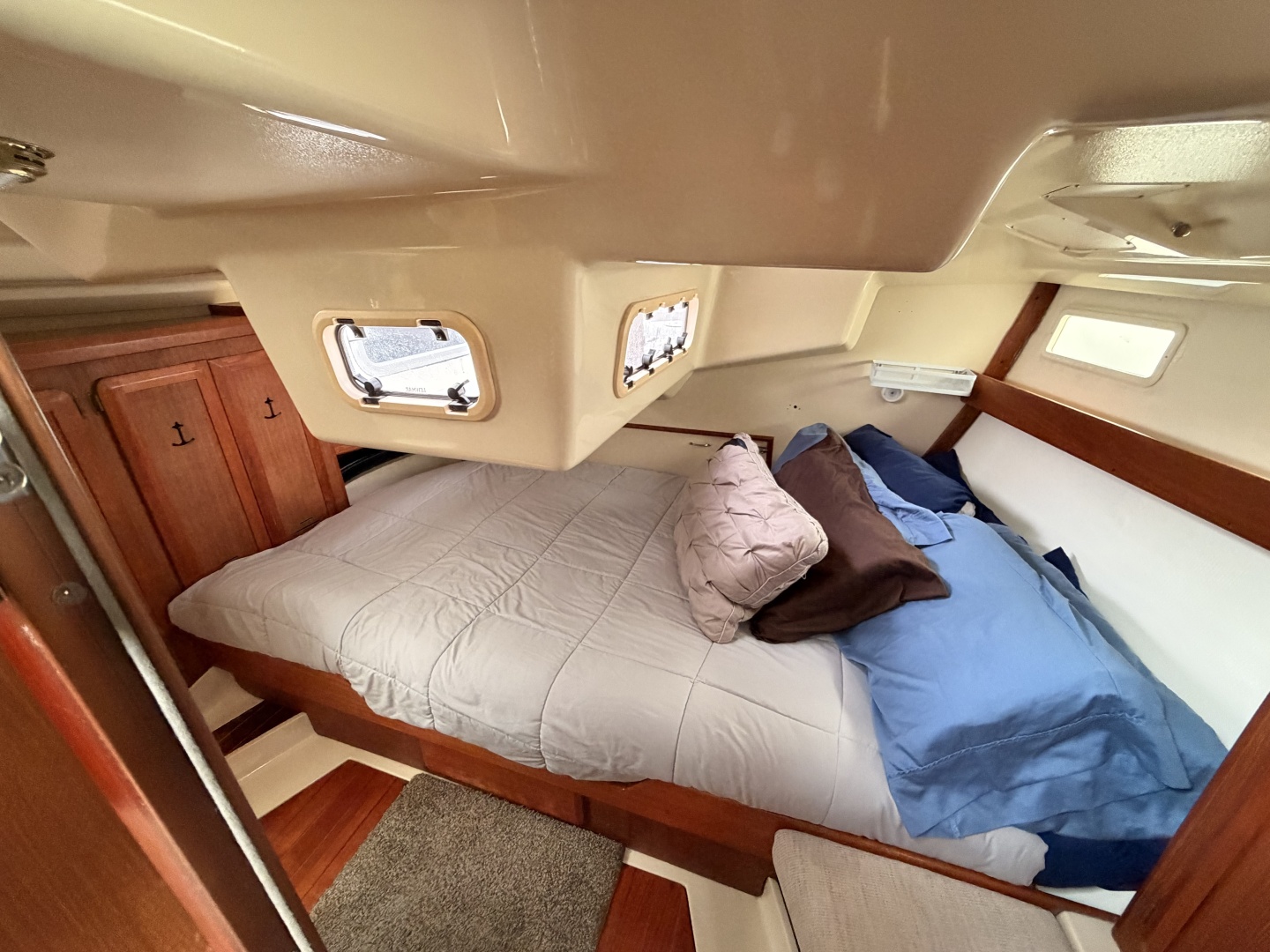 Hunter-37.5 1990-Final Frontier Seattle-Washington-United States-Huge full-beam aft berth-6078676 | Thumbnail