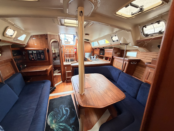 Hunter-37.5 1990-Final Frontier Seattle-Washington-United States-Hunter 37.5 interior facing aft-6078678