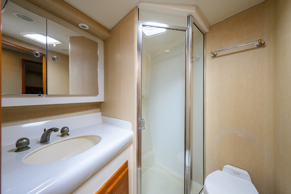 Cabo-48 Flybridge 2003-Bad Boyz Pompano Beach-Florida-United States-Cabo 48  Bad Boyz  Guest Head-6080233