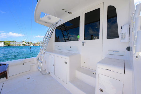 Cabo-48 Flybridge 2003-Bad Boyz Pompano Beach-Florida-United States-Cabo 48  Bad Boyz  Cockpit-6081700