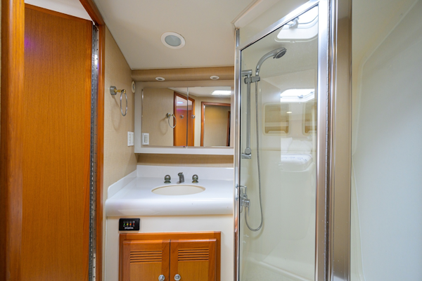 Cabo-48 Flybridge 2003-Bad Boyz Pompano Beach-Florida-United States-Cabo 48  Bad Boyz  Guest Head-6080232