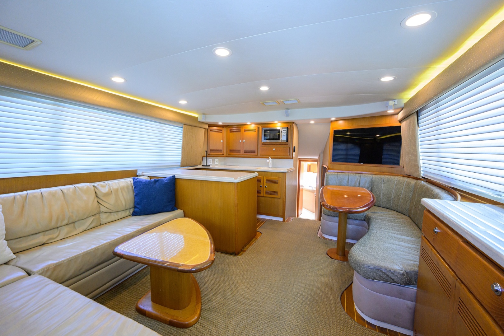 Cabo-48 Flybridge 2003-Bad Boyz Pompano Beach-Florida-United States-Cabo 48  Bad Boyz  Salon-6080203 | Thumbnail